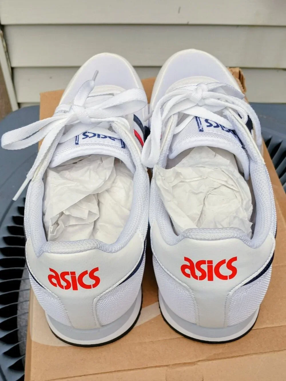 NEW IN BOX - 'ASICS TIGER RUNNER ORTHOLITE' MEN's SNEAKERS, size 11